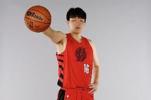 😘来认认人！开拓者17人大名单敲定：霍勒迪利拉德杨瀚森领衔！
